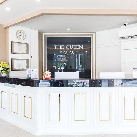 The Queen Palace Bangkok Bagian luar foto
