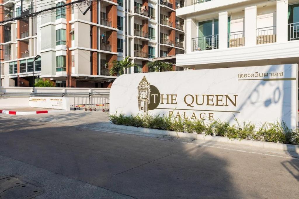 The Queen Palace Bangkok Bagian luar foto