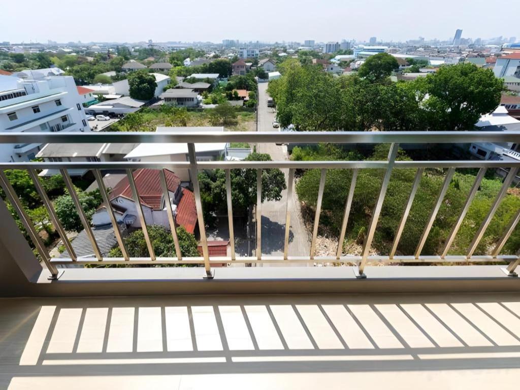 The Queen Palace Bangkok Bagian luar foto